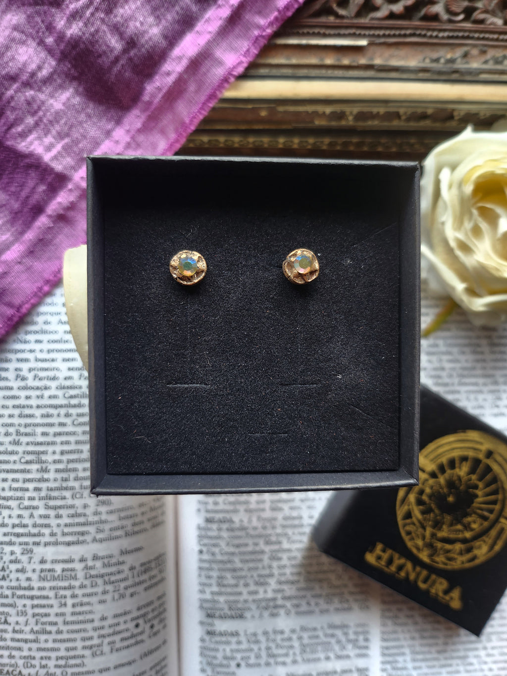 Pendientes de Bronce Hechos a Mano con Ópalo Amarillo y Cristal