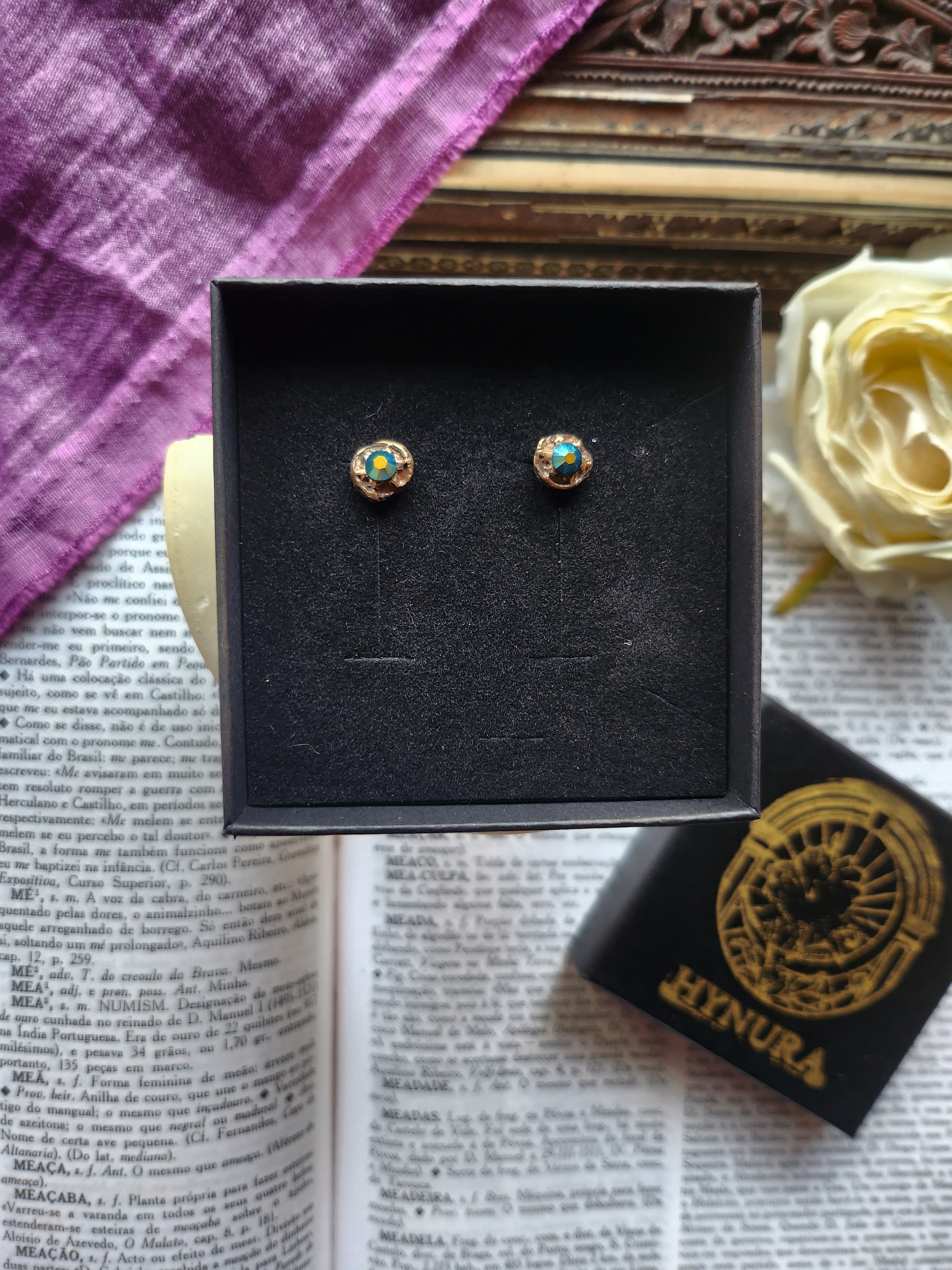 Aretes de bronce hechos a mano con cristales azules