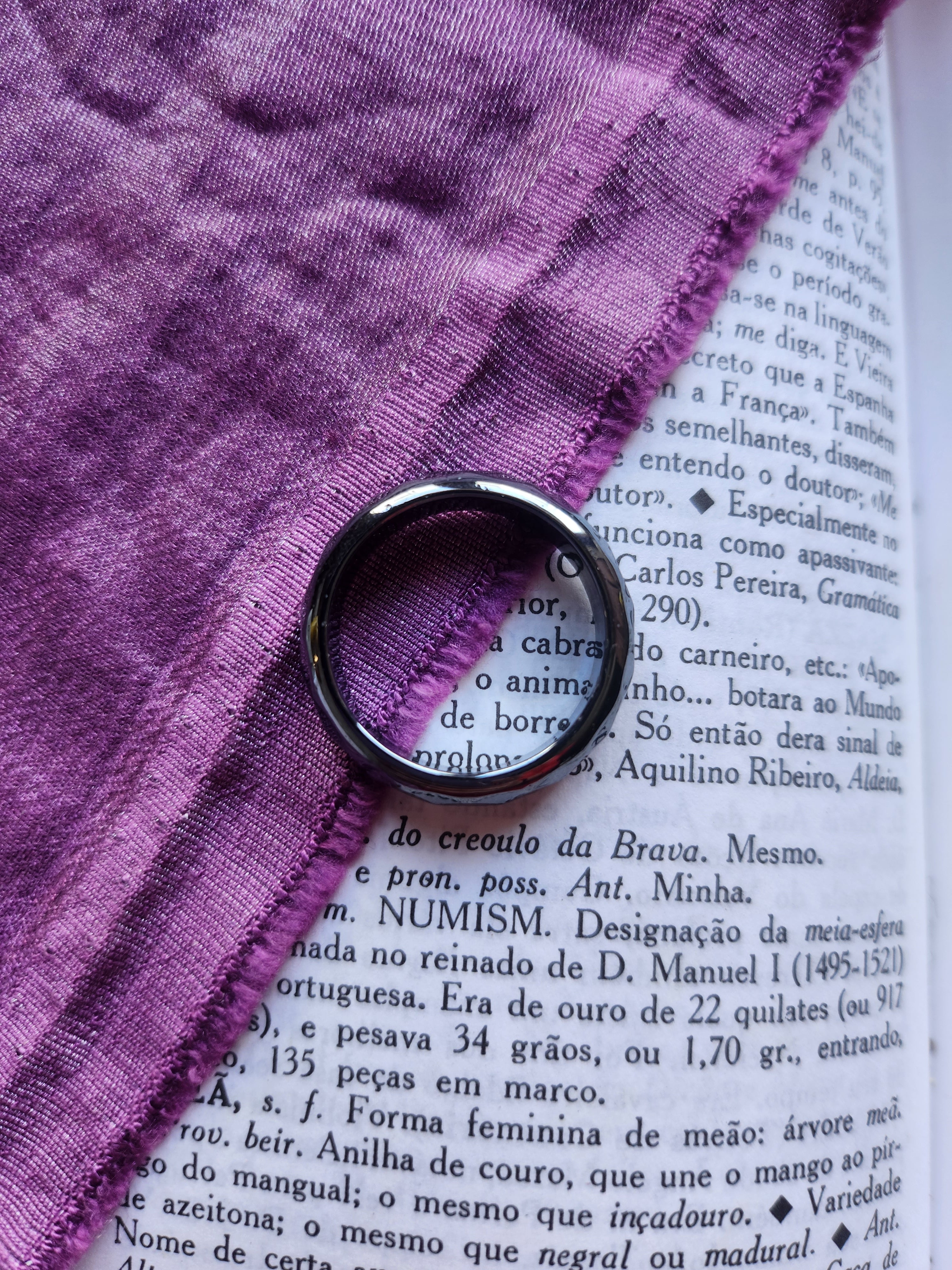 Anillo de Hematita de Corte Facetado
