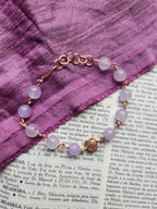 Pulsera de amatista y cobre hecha a mano