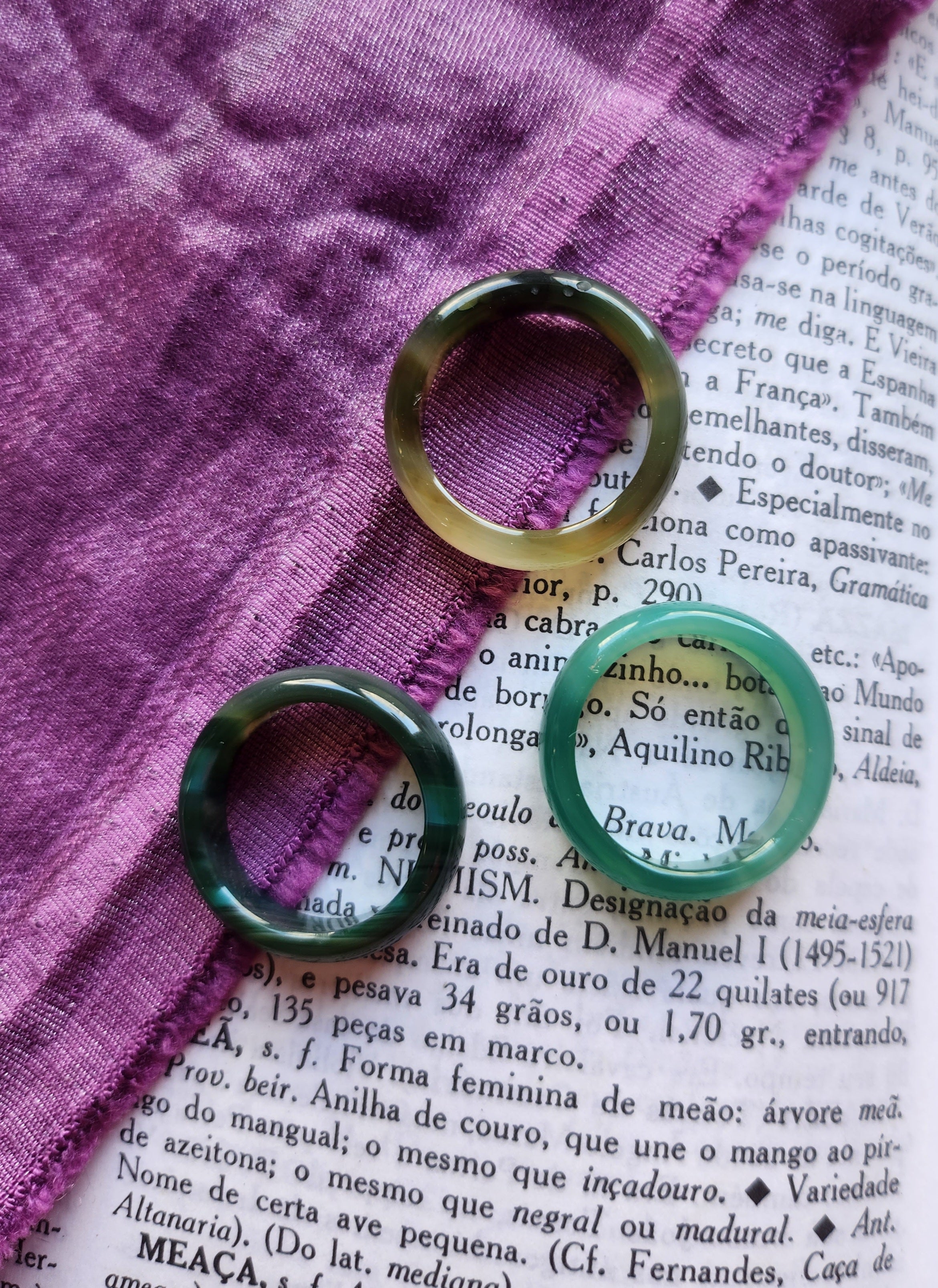 Anillo de ágata verde pulido