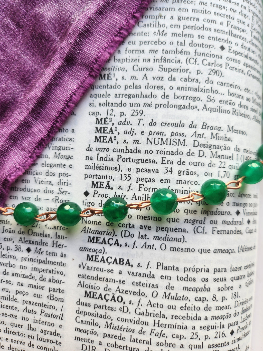 Collar de zafiro verde y cobre