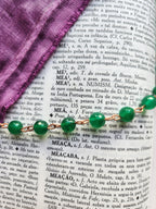 Collar de zafiro verde y cobre