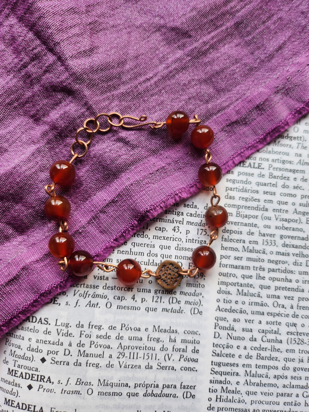 Pulsera artesanal de cornalina y cobre