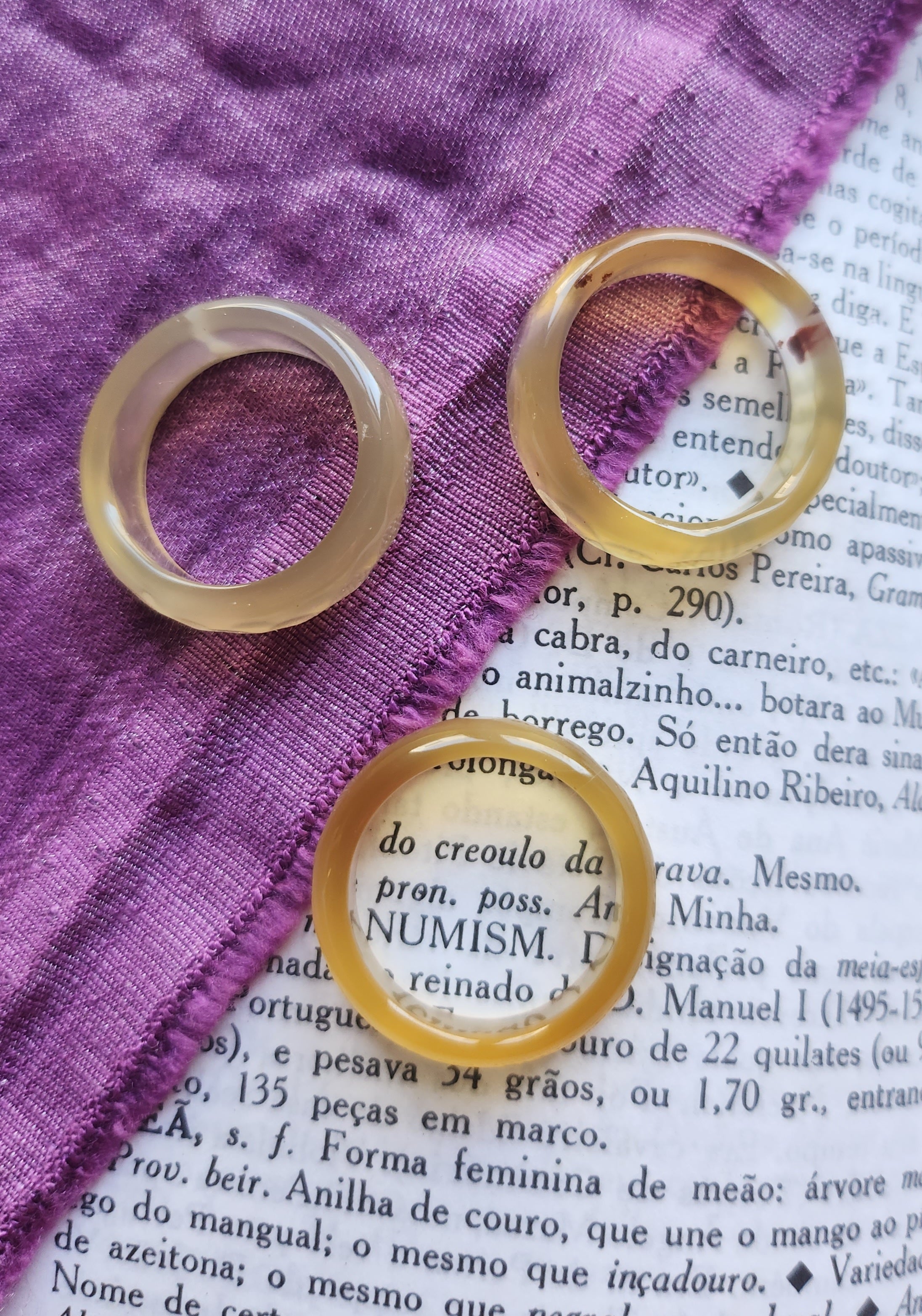 Anillo de ágata amarilla con corte facetado