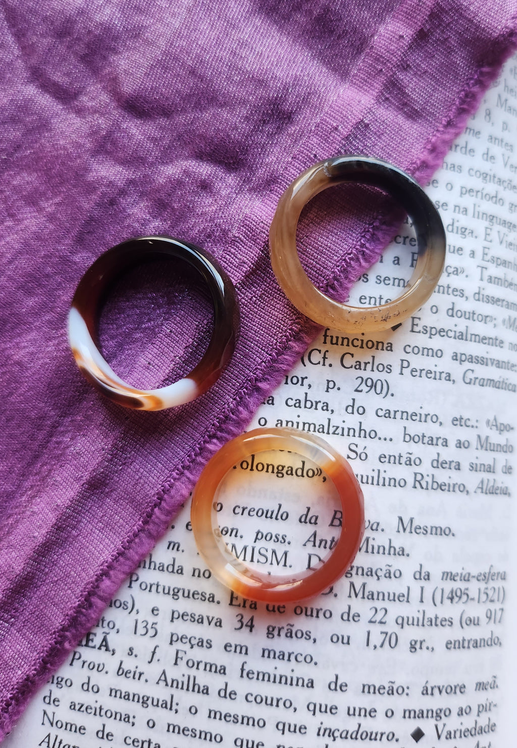 Anillo de ágata naranja con corte facetado